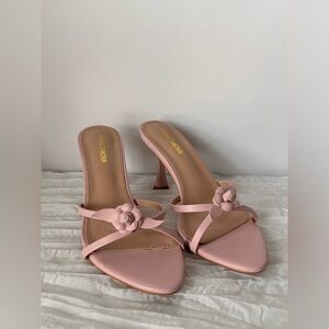 Pink kitten heels💕